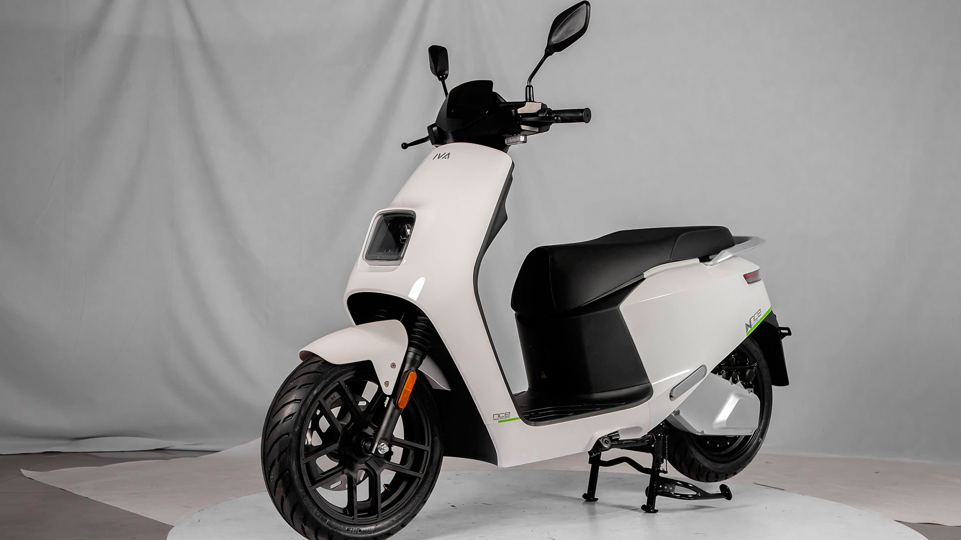 Invicta Electric hace crecer su gama cero emisiones con los nuevos scooters Lvneng