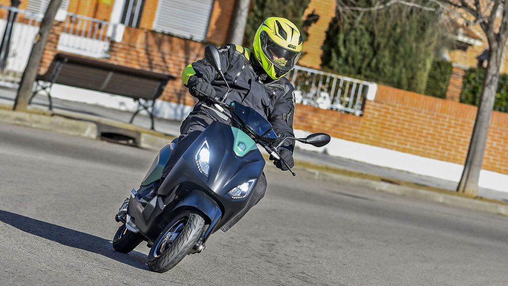 La electromovilidad cobra importancia en España, segundo país europeo con más motos eléctricas 12 Piaggio 1 Active16 1