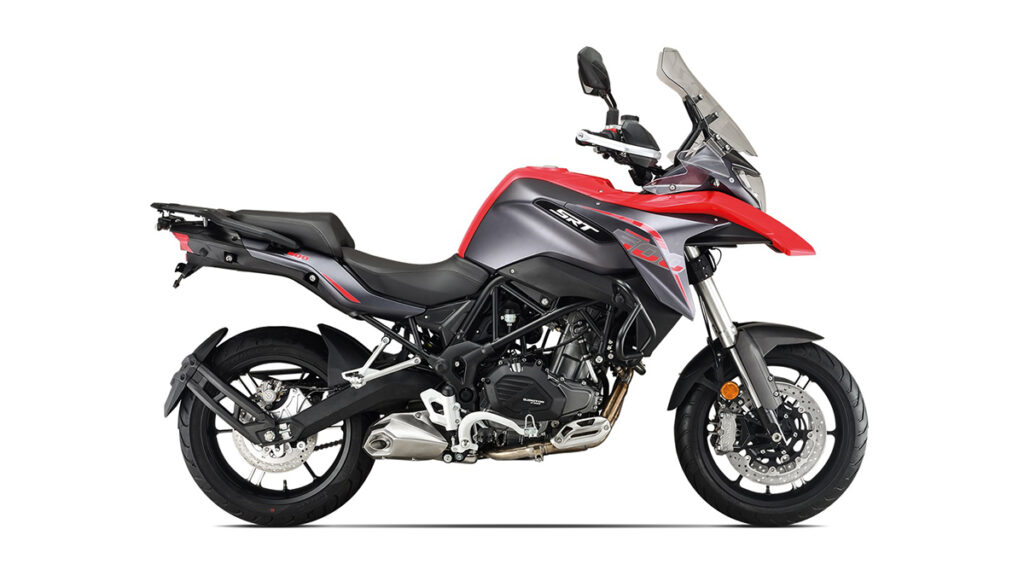Estas son las motos trail para el carnet A2 con asiento a menos de 800 mm 12 QJ Motor SRT 550