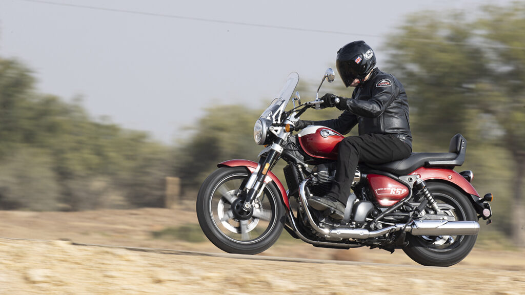 Prueba Royal Enfield Super Meteor 650: Vintage en modo Premium 15 Royal Enfield Super Meteor 650 19