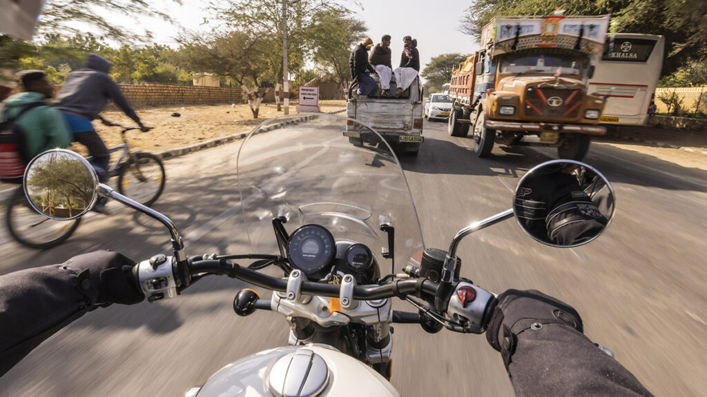 Prueba Royal Enfield Super Meteor 650: Vintage en modo Premium 19 Royal Enfield Super Meteor 650 24
