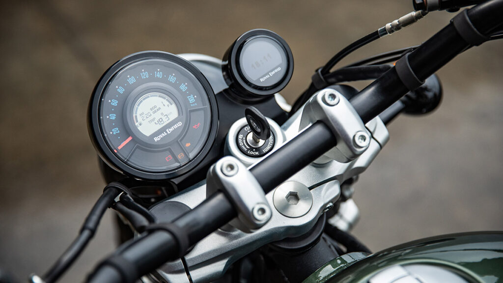 Prueba Royal Enfield Super Meteor 650: Vintage en modo Premium 14 Royal Enfield Super Meteor 650 31