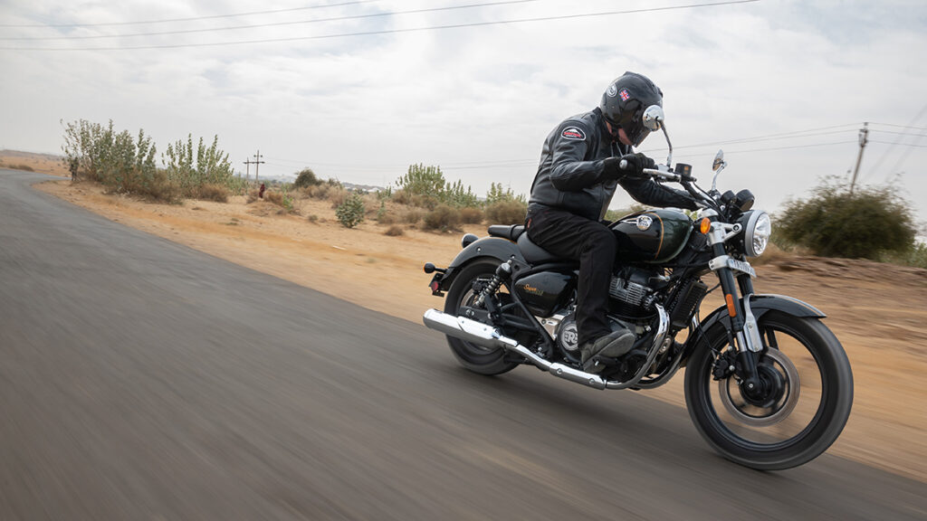 Prueba Royal Enfield Super Meteor 650: Vintage en modo Premium 17 Royal Enfield Super Meteor 650 7