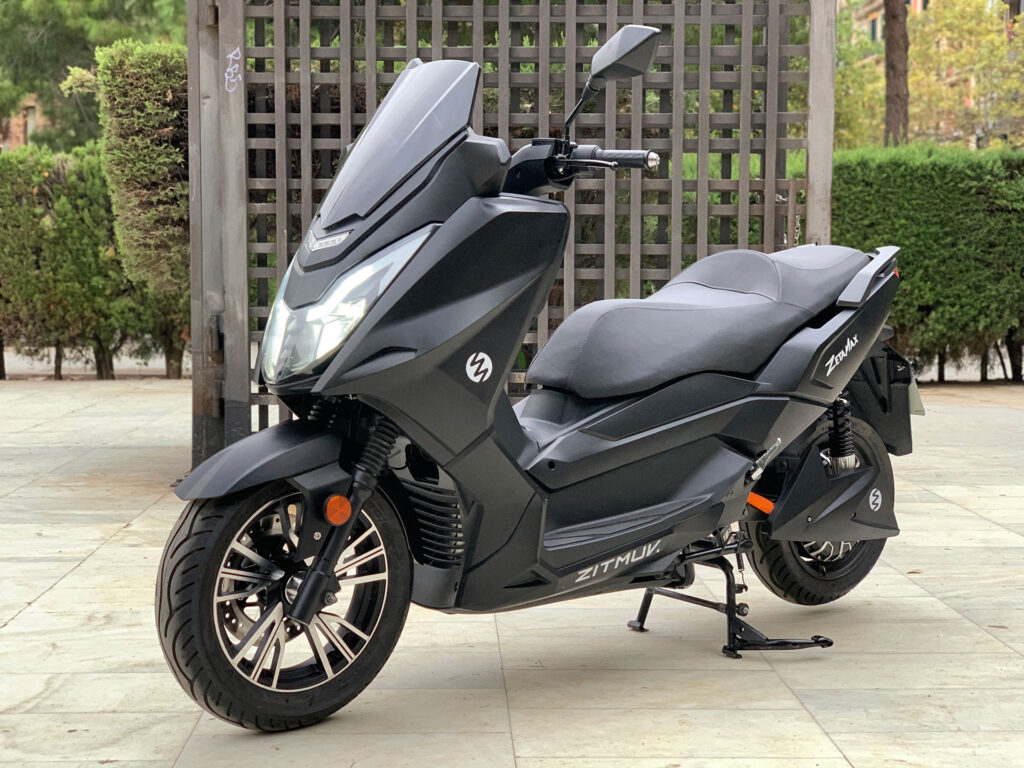 Scooter eléctrico en 2023: qué ventajas tiene la compra de una moto cero emisiones 7 Zitmuv-Zeta-Max-125e