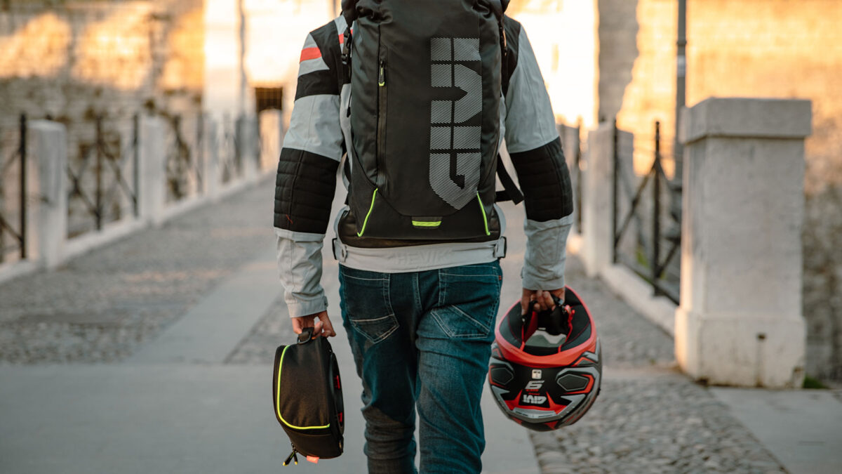 4 accesorios de GIVI para tus desplazamientos por ciudad 1 accesorios-givi-ciudad-2023