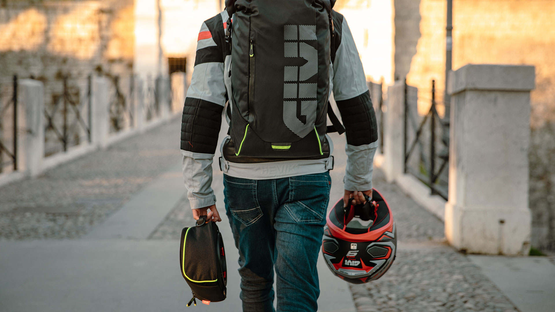 4 accesorios de GIVI para tus desplazamientos por ciudad 5 accesorios-givi-ciudad-2023