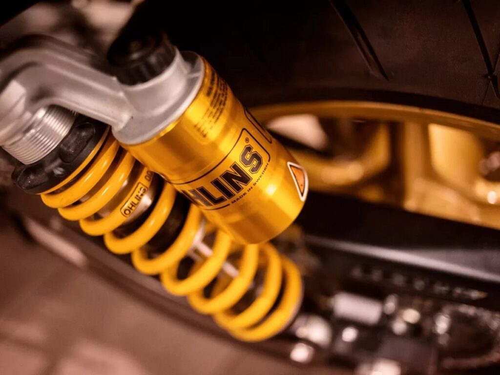 Suspensiones de moto: 10 puntos que debes conocer para una conducción segura 11 amortiguador ohlins trasero