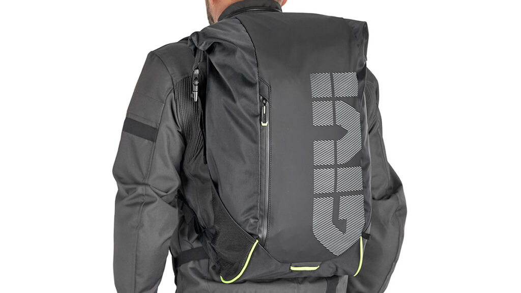 4 accesorios de GIVI para tus desplazamientos por ciudad 13 mochila-givi-ea148