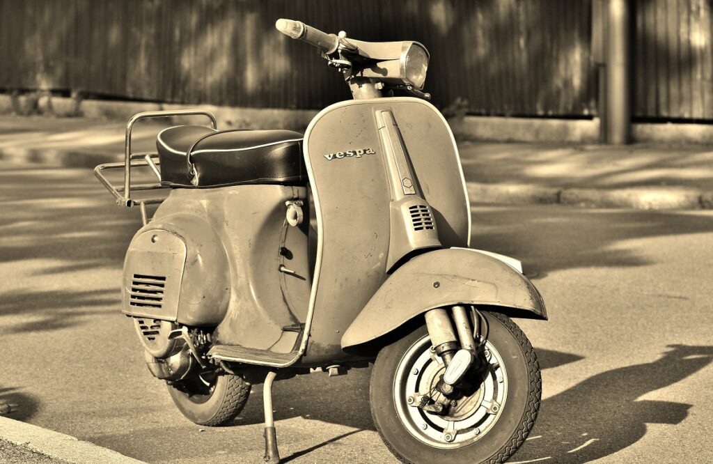 Vespa: ayer, hoy y siempre, un scooter funcional 10 vespa original imagen blancoynegro