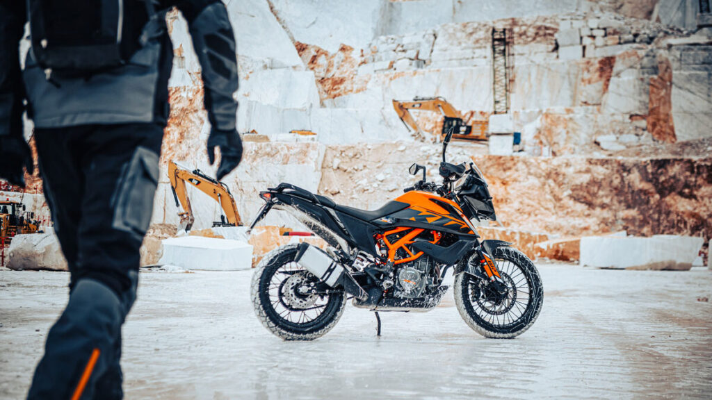 KTM 390 Adventure 2023: más campera que nunca 8 2023-KTM-390-ADVENTURE--(1)