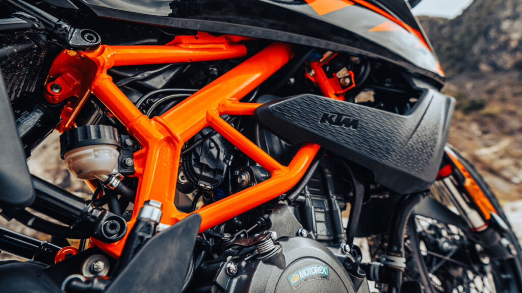 KTM 390 Adventure 2023: más campera que nunca 9 2023-KTM-390-ADVENTURE--(2)