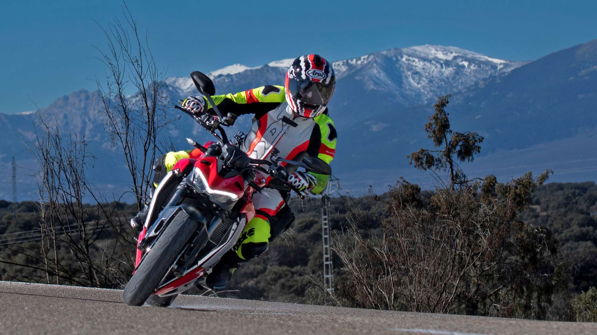 Prueba Ducati Streetfighter V2: mágica evocación