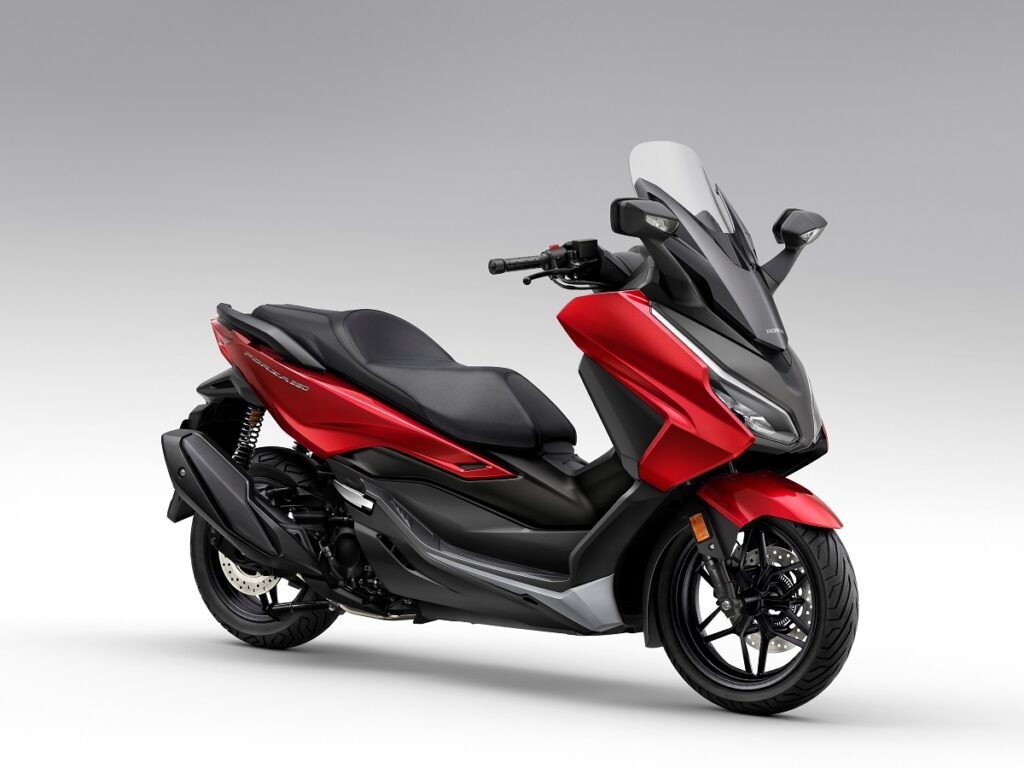 Yamaha XMAX 300 Tech Max: sus precios y scooter rivales 12 Honda Forza 350