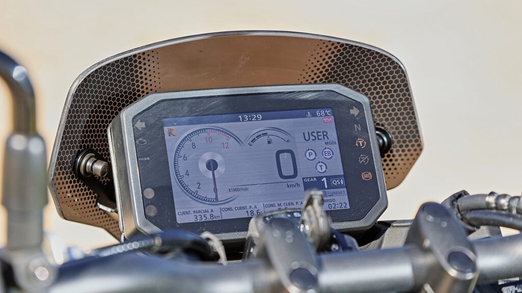 Prueba Honda CB750 Hornet: la reencarnación del abejorro 14 Honda CB750 Hornet detalle instrumentacion