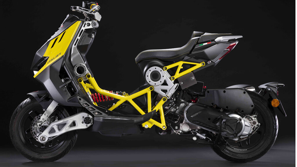 Los 6 scooter más exóticos para conducir sin carnet de moto 13 Italjet Dragster 125