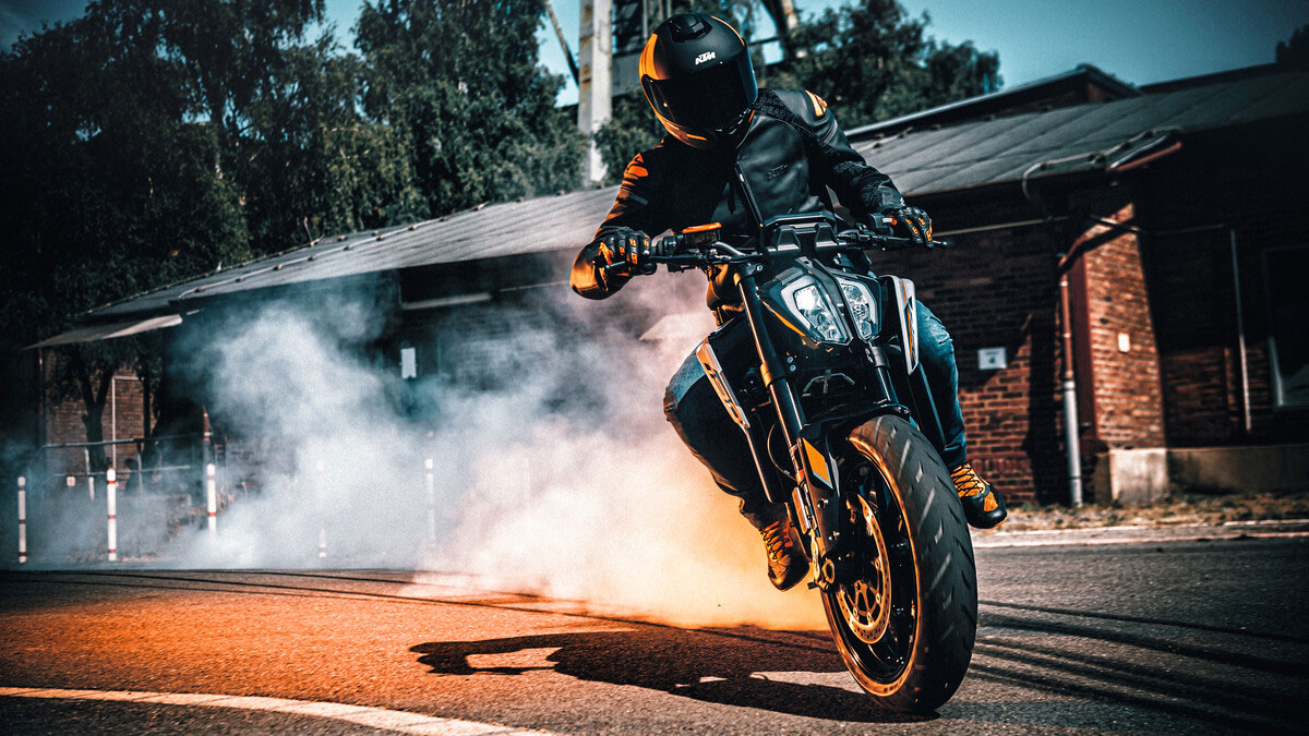 Chollo KTM 790 Duke 2023: quickshifter gratis y desde 79 euros al mes