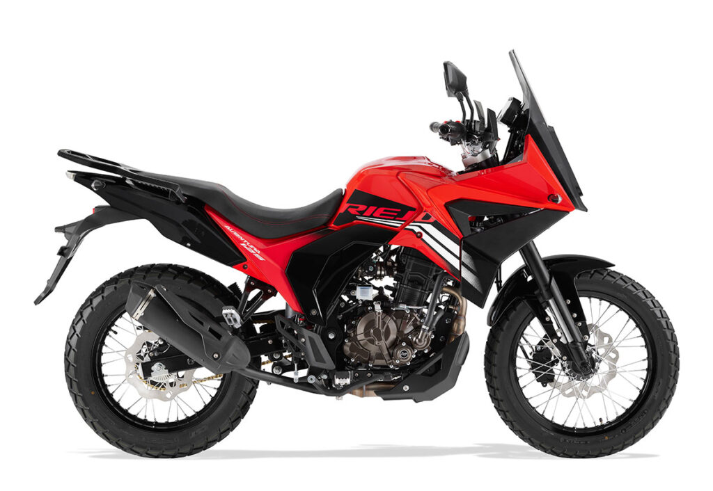 Rieju Aventura 125 2023: trail ligera sin límites por menos de 4.000 euros 8 Rieju-Aventura-125-4