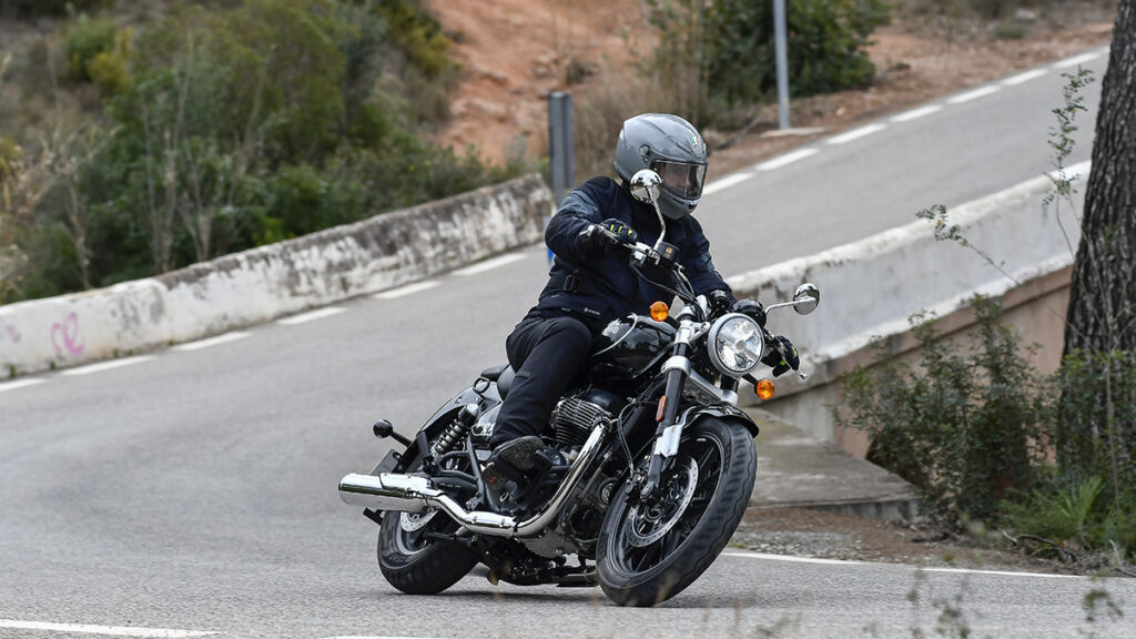 Royal Enfield Super Meteor 650: enciclopedia sobre dos ruedas 9 Royal Enfield Super Meteor 650 2