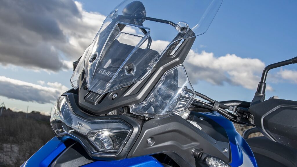 Prueba Triumph Tiger 900 GT Pro: la evolución de la especie 12 Triumph Tiger 900 GT Pro detalle pantalla regulable manual