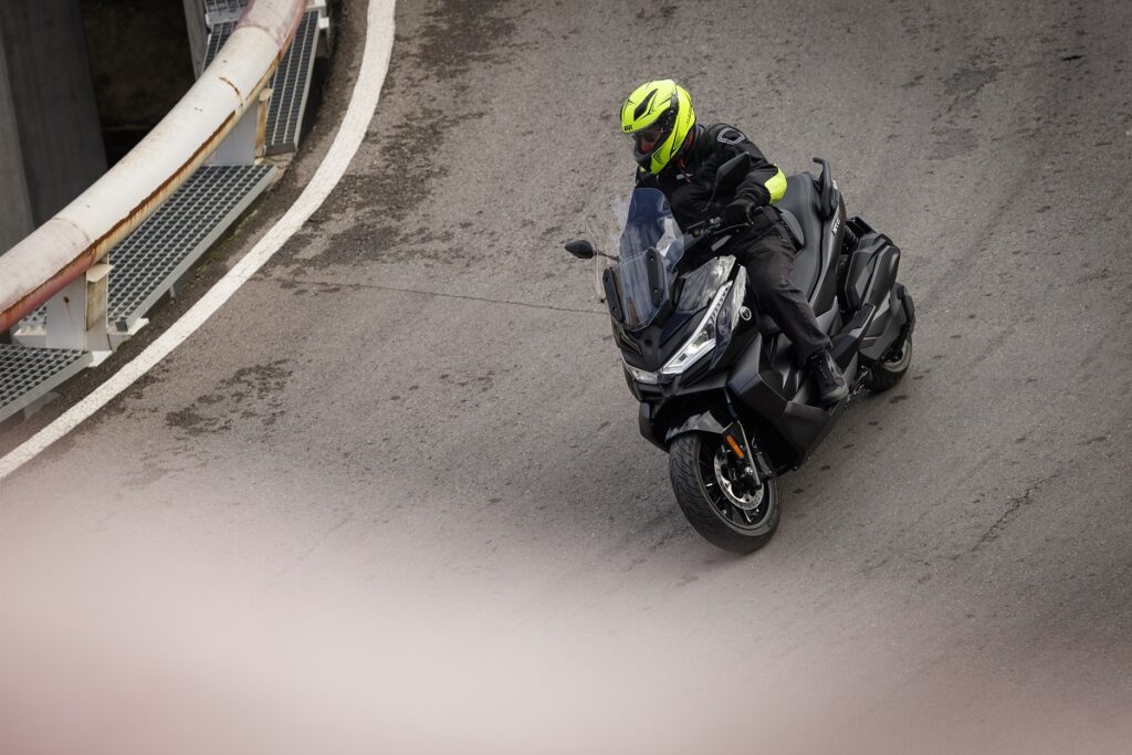 Prueba Voge SR4 Max: scooter de lógica reencarnación 21 Voge SR4 Max accion cenital