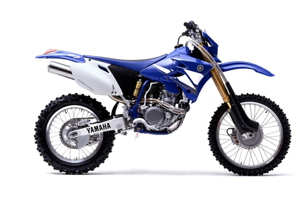 Motos bizarras (IV): Tracción y transmisión... ¿sólo a la rueda trasera? 15 Yamaha WR 450 2Trac