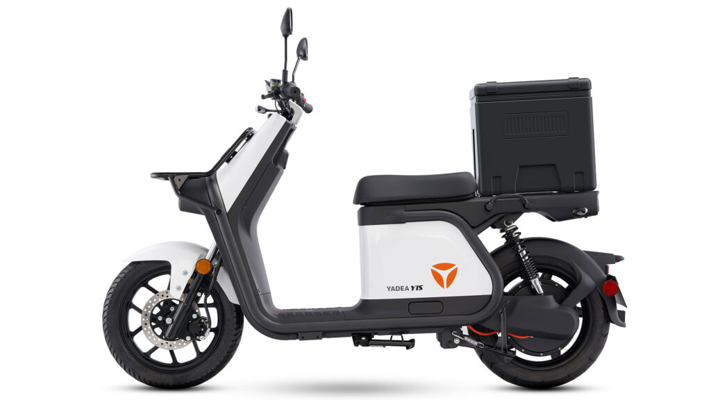 Los nuevos modelos para 'delivery' de YADEA serán presentados en la feria HIP 2023 6 yadea-Y1S-Blanco_Perfil-Izquierdo_baúl_parrilla