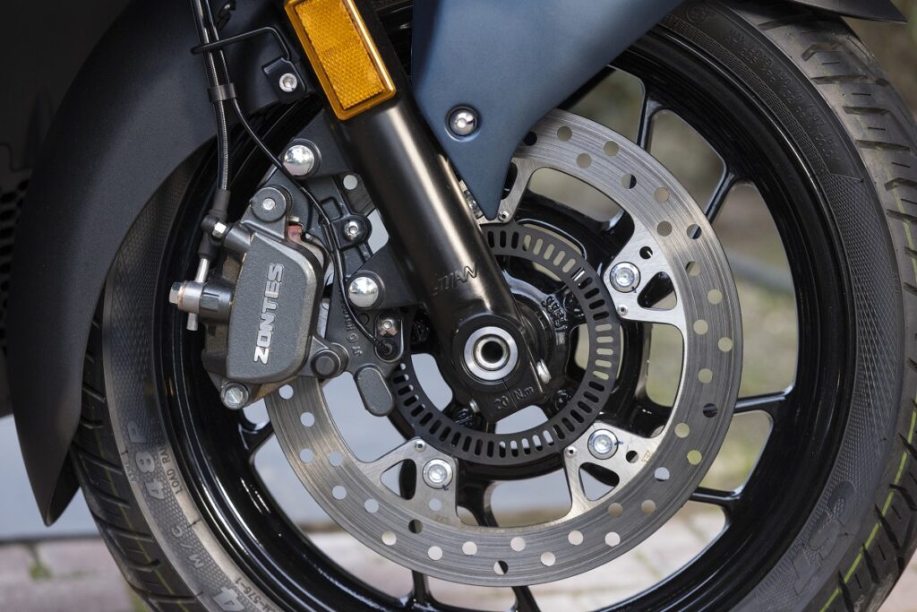 Prueba scooter Zontes M125: De todo, por poco, para casi todos 10 Zontes M125