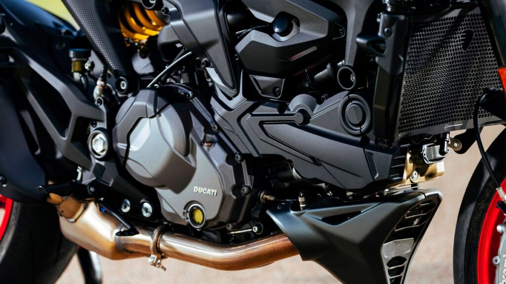 Ducati Monster SP 2023, equipamiento Ducati Performance