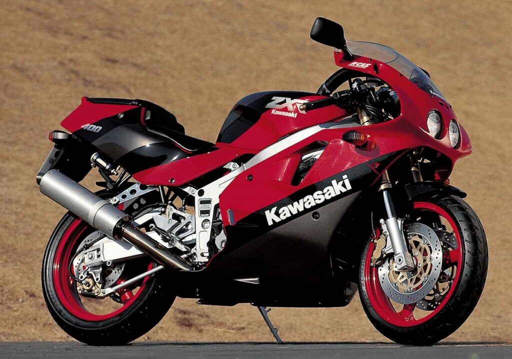 Motos deportivas 400 de 4 cilindros japonesas legendarias: el verbo hecho carne 13 kawasaki zxr400 negro rojo 1991