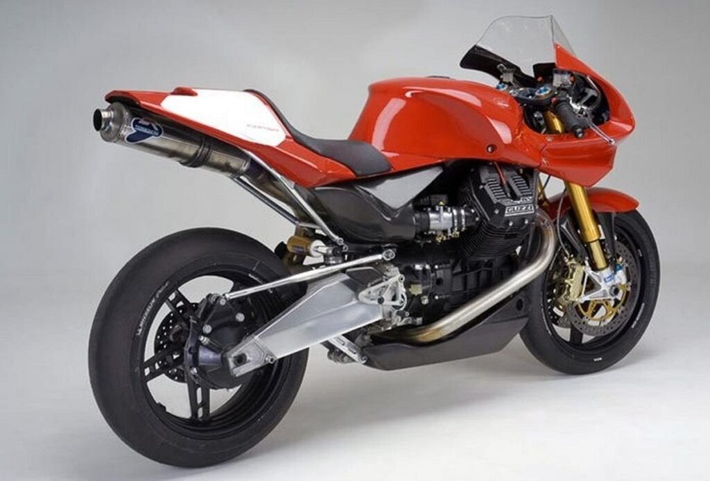 Motos clásicas olvidadas: Moto Guzzi MGS-01 18 moto guzzi mgs 01 estudio trasera derecha