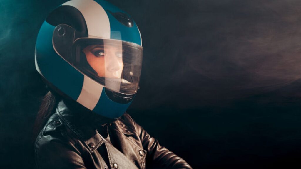 Pantalla o visera de casco de moto: cómo acertar en su uso y nomenclatura 3 Pantalla casco transparente o clara