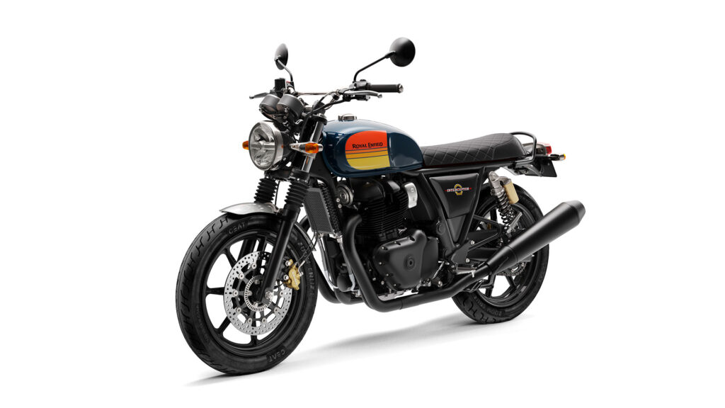 Royal Enfield actualiza sus dos Twins 650: cambios mínimos 2 royal-enfield-INT_barcelona_blue_0005