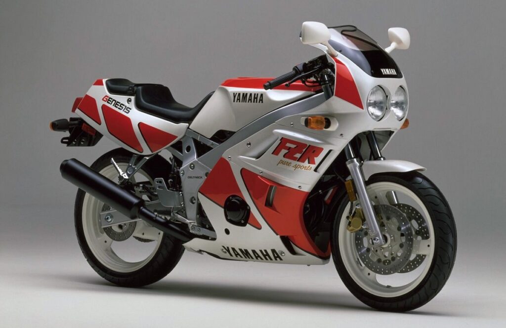 Motos deportivas 400 de 4 cilindros japonesas legendarias: el verbo hecho carne 12 Yamaha FZR400 1988