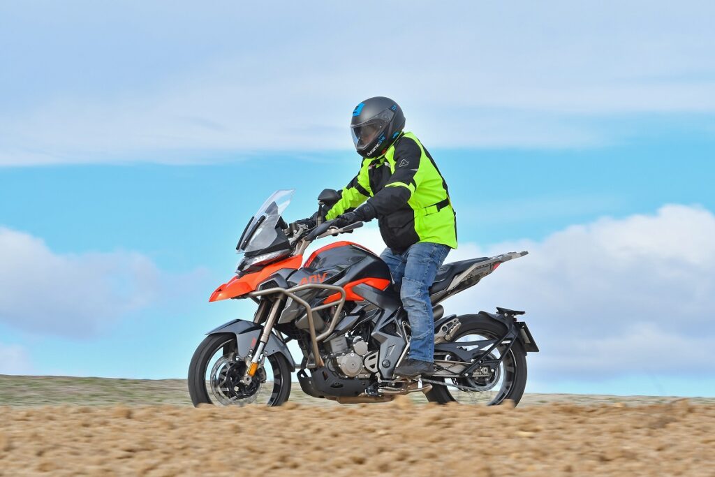 Zontes T2-310: chollo trail para el carnet de moto A2 12 zontes t 310 accion