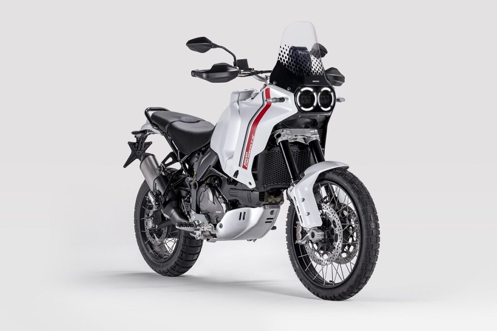 Las 10 motos trail limitables para el carnet A2 con las que ahorrar dinero ahora 8 Ducati DesertX