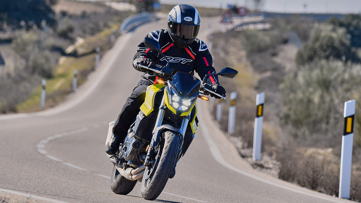 ¿Cuál es el kilometraje medio de una moto en España? 1 Honda Hornet 30