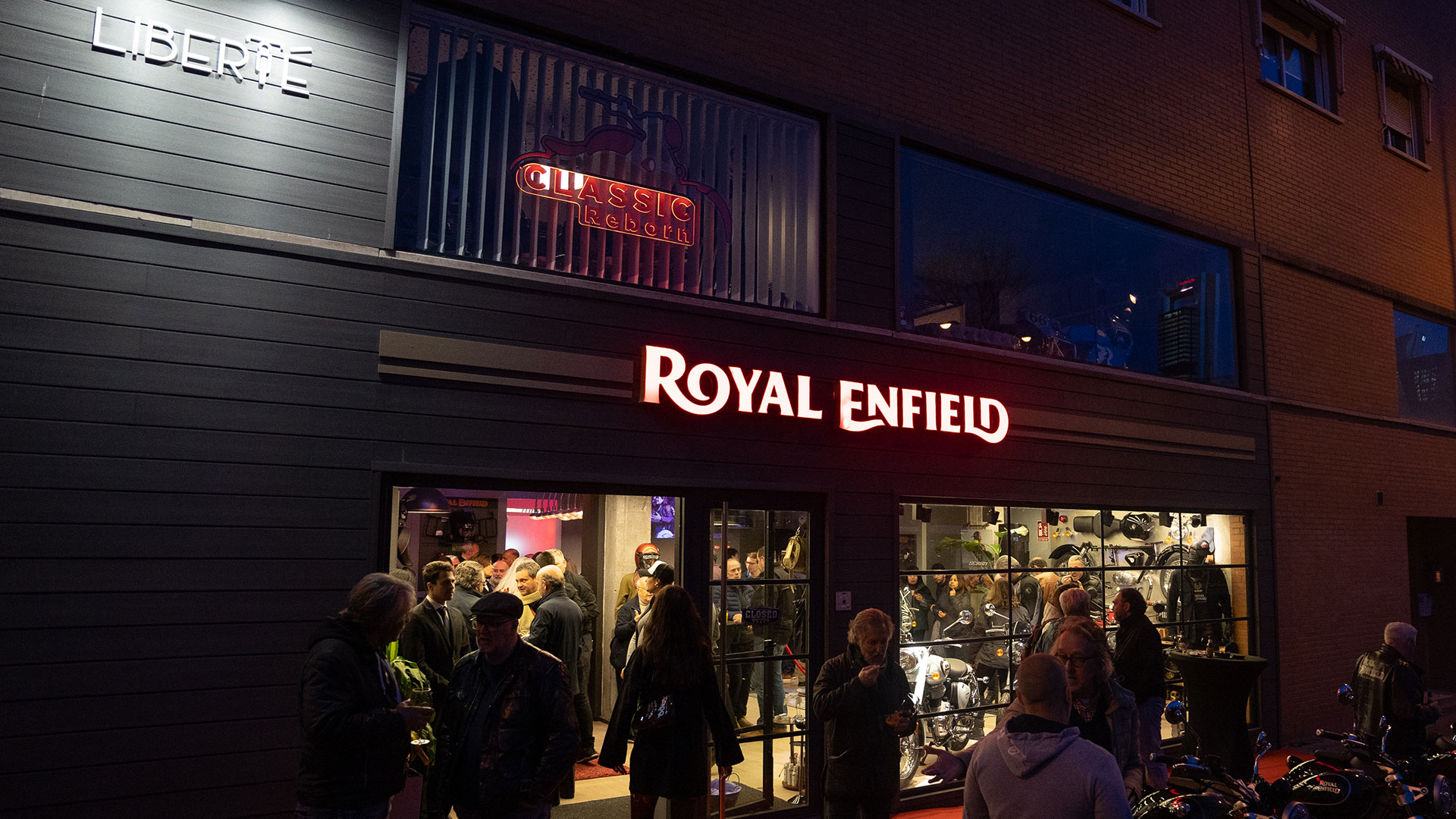 Gran éxito en la inauguración del nuevo concesionario Royal Enfield en Madrid