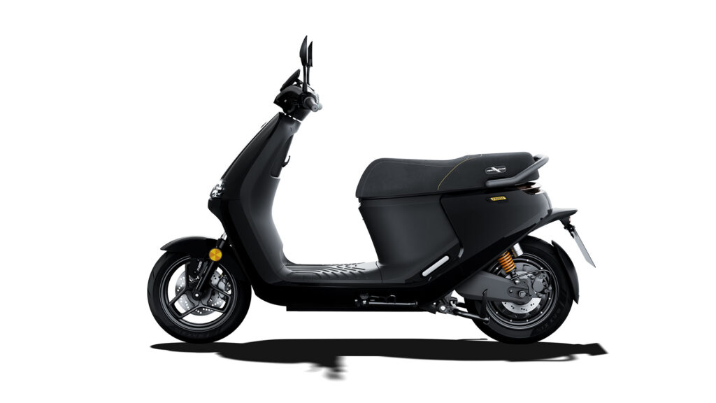 Segway-Ninebot presenta sus soluciones de electromovilidad para 2023 y anuncia su entrada en el segmento de scooters 11 Segway-eScooter-E300SE_Product-picture_360-view-(5)