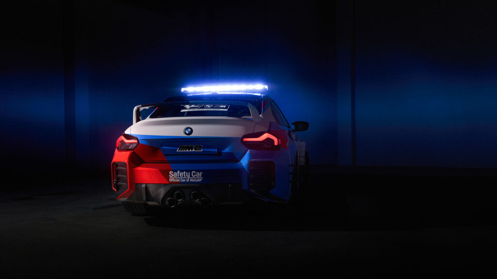 BMW presenta el nuevo safety car de MotoGP para la temporada 2023 4 bmw m2 motogp safety car 2023 1