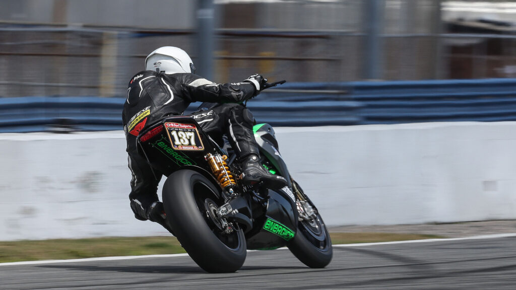 La ENERGICA Eva Ribelle RS se estrena en competición 10 energica motoamerica 3