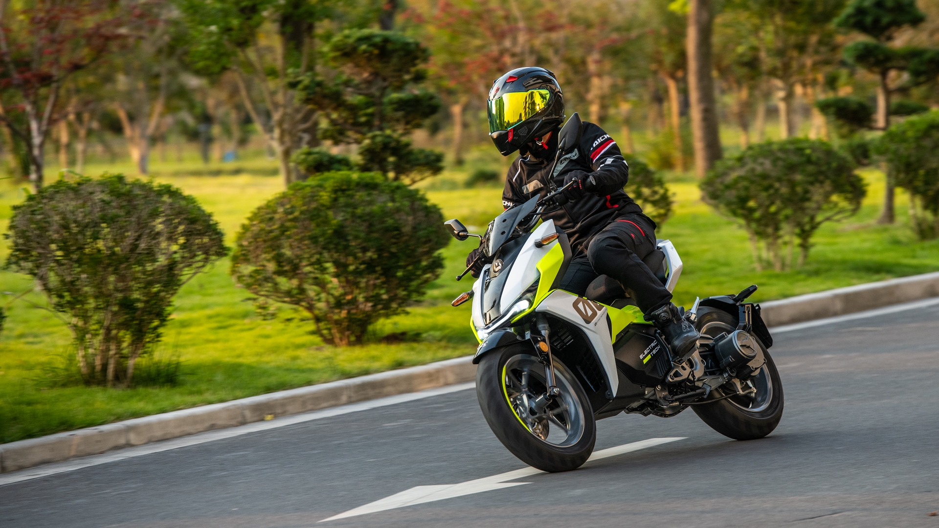 FELO FW-06: scooter cero emisiones radical