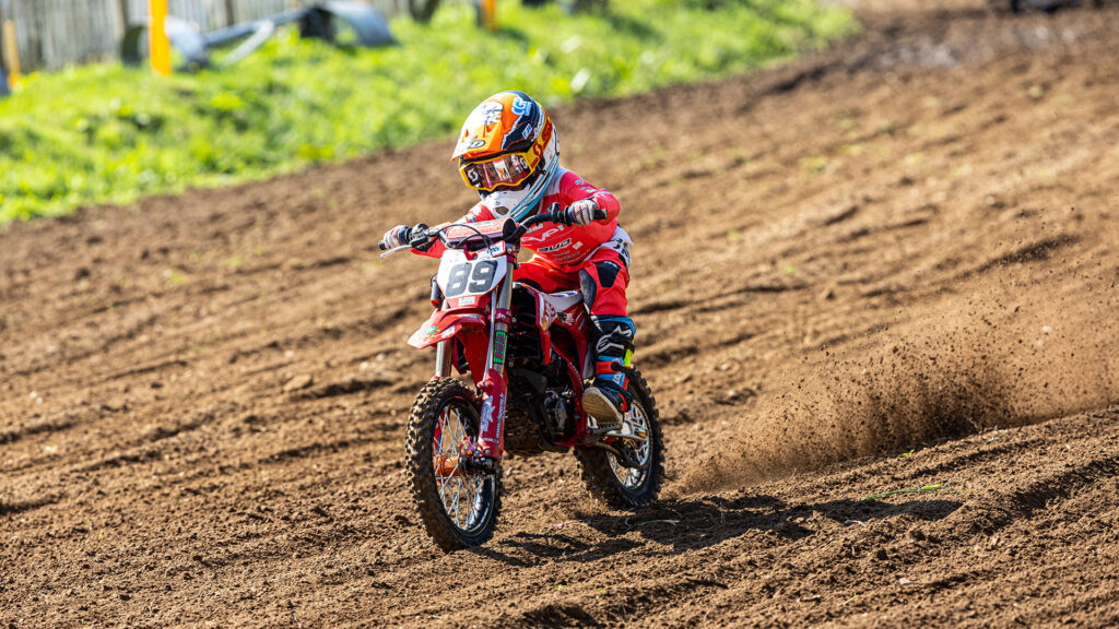Atención, pilotos de GasGas MC-E 5: inscripciones abiertas para el European Junior E-Motocross Series 2023 8 gasgas-inscripciones-european-junior-e-motocross-1