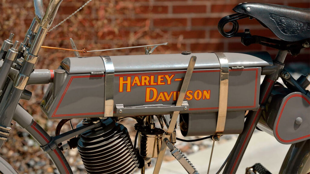 Harley-Davidson Strap Tank de 1908: saluda a la moto más cara jamás vendida en una subasta 10 harley-davidson-strap-tank-3