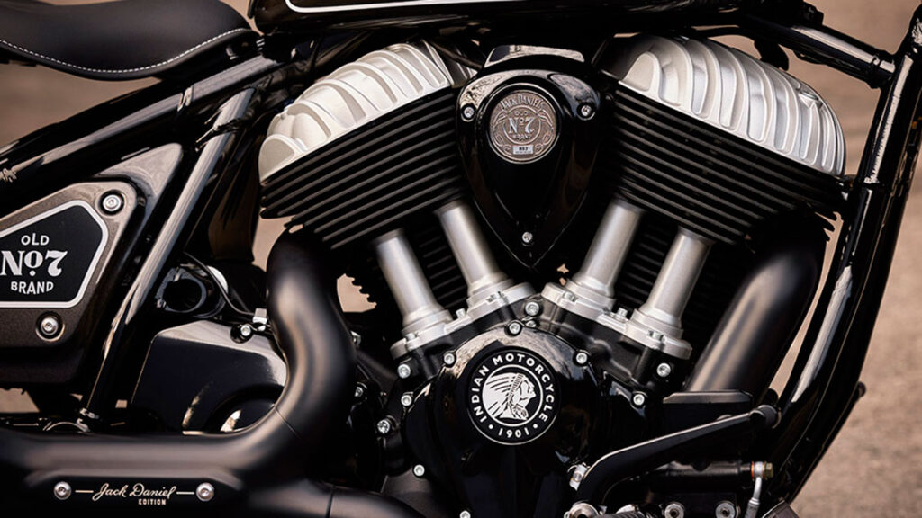 Indian Chief Bobber Dark Horse Jack Daniel's Edition: whisky hasta en la pintura 10 indian-chief-bobber-dark-horse-jack-daniels-3