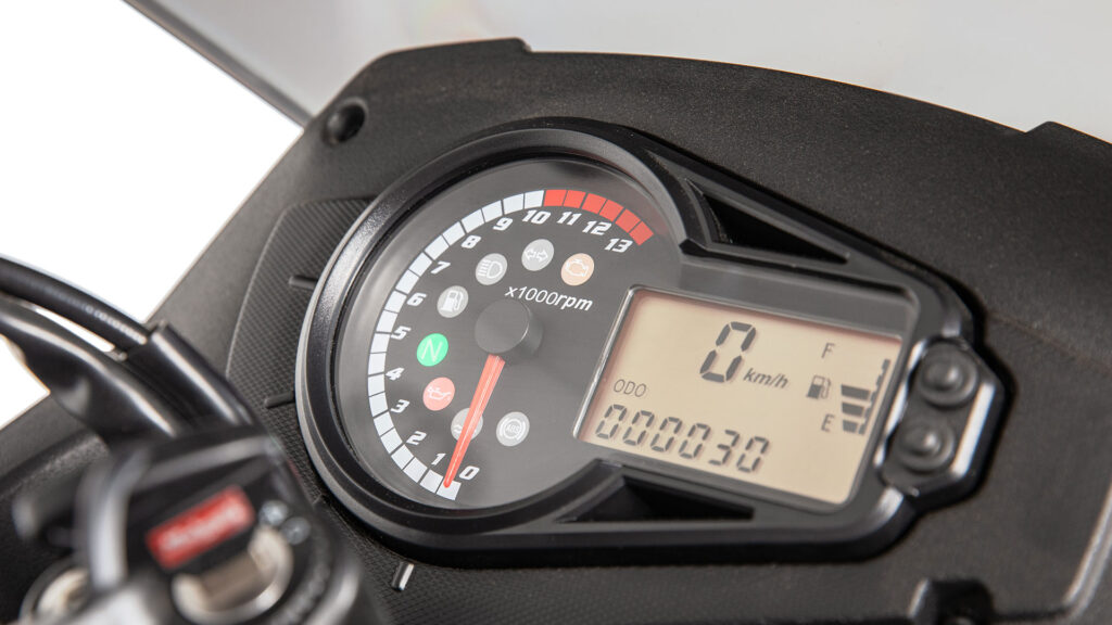 Malaguti Dune 125 X Black Edition: una elegante trail para el carnet de coche 8 malaguti-dune-125-x-black-edition-4