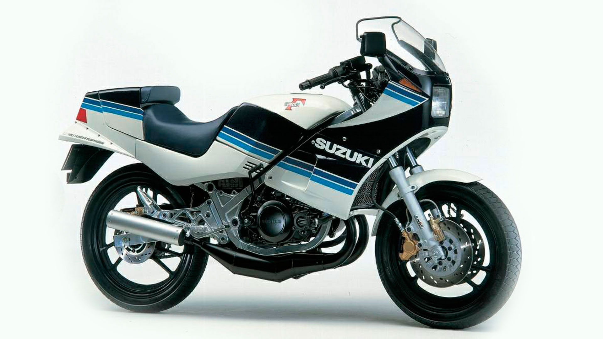 Suzuki RG 250: el auge de las réplicas de competición 8 suzuki-rg-250-gamma-1983