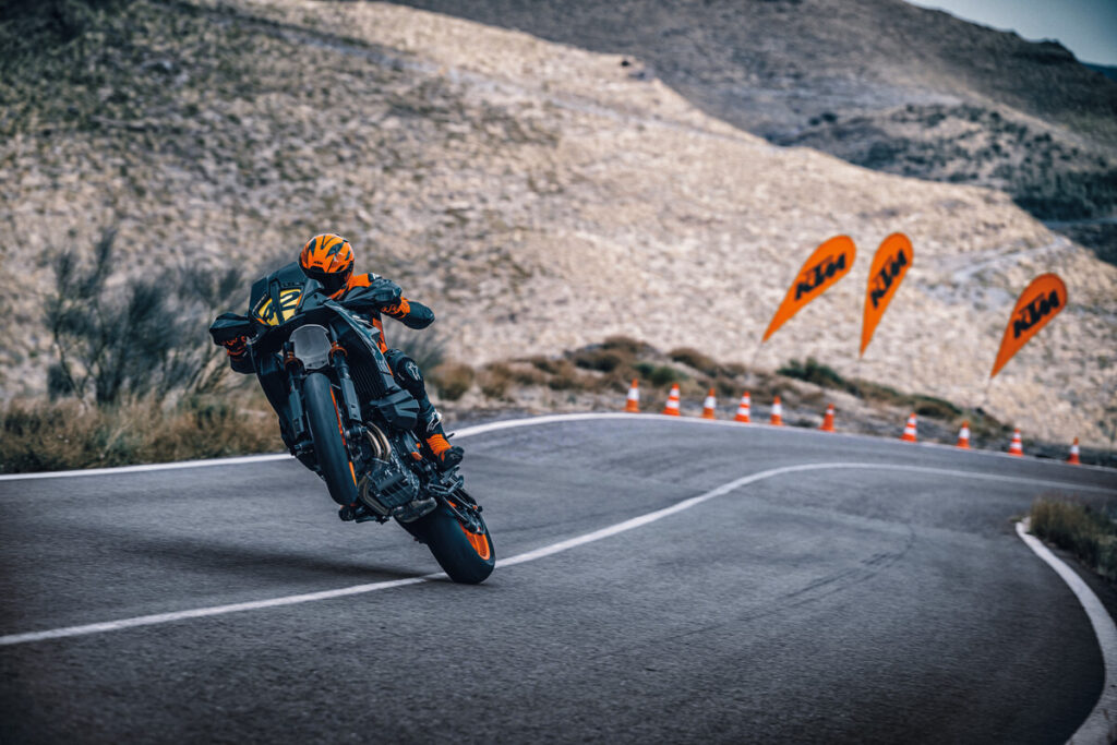 2023 KTM 890 SMT 3