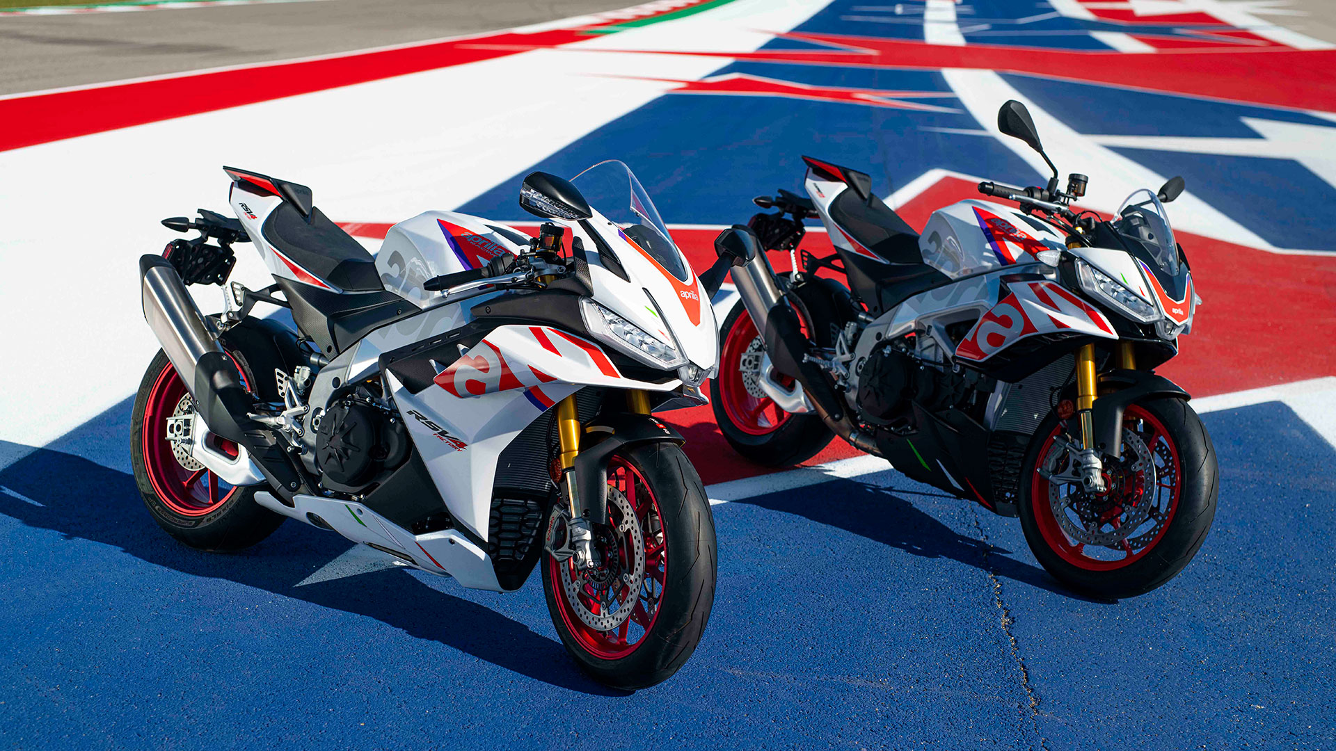 Las Aprilia Factory con el bloque V4 estrenan nueva decoración