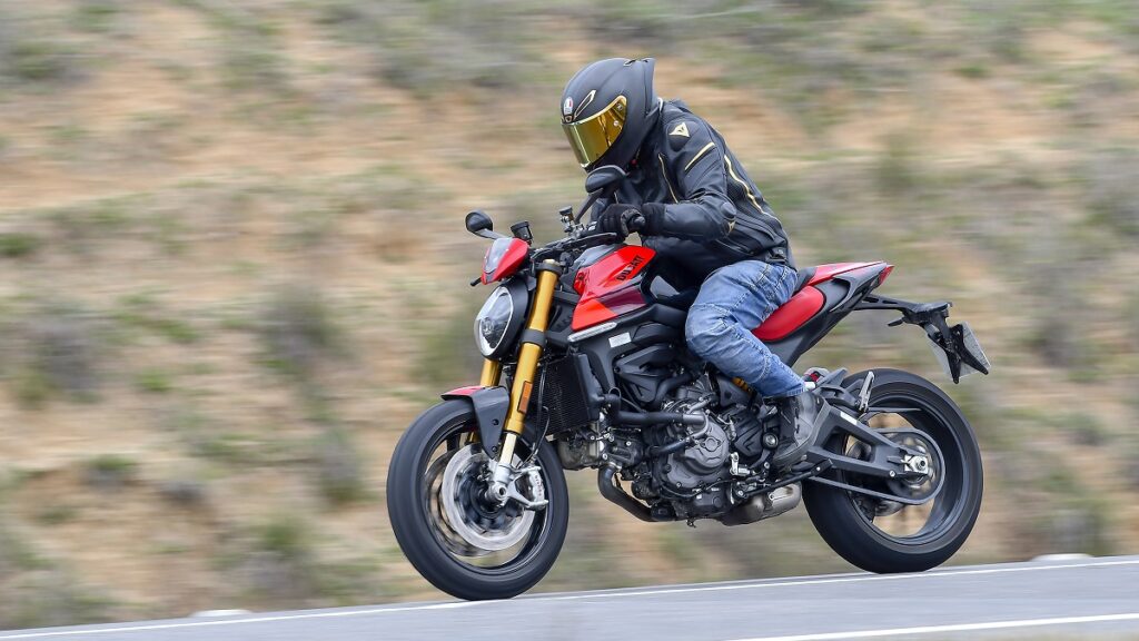 DUCATI Monster accion barrido