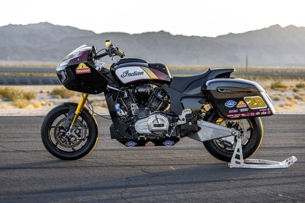 Prueba Indian Challenger MotoAmerica King of the Baggers: ¡Esto es la guerra! 11 Indian Challeger KoB